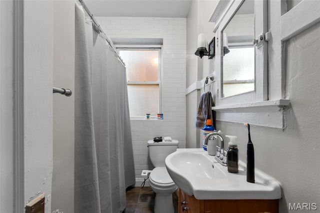 4242 Botanical Avenue, St Louis, MO 63110