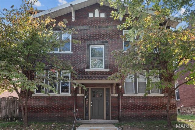 4242 Botanical Avenue, St Louis, MO 63110