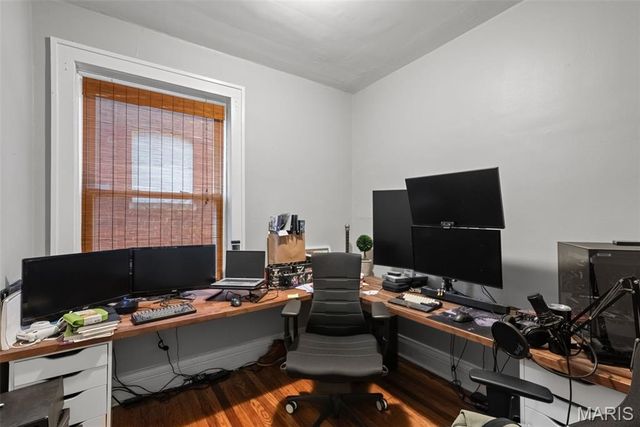 4242 Botanical Avenue, St Louis, MO 63110