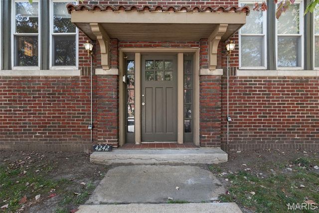 4242 Botanical Avenue, St Louis, MO 63110
