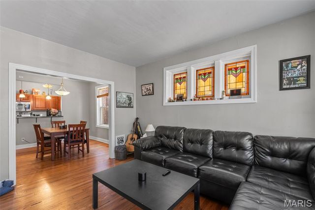 4242 Botanical Avenue, St Louis, MO 63110