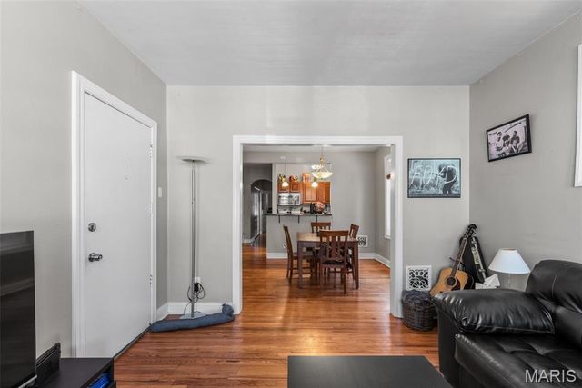 4242 Botanical Avenue, St Louis, MO 63110