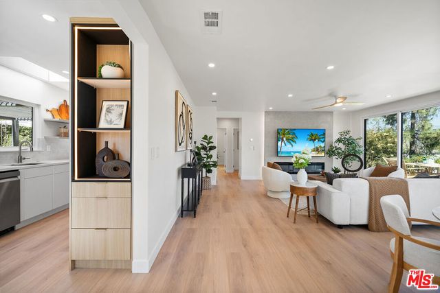 3260 Sagamore Way, Los Angeles, CA 90065