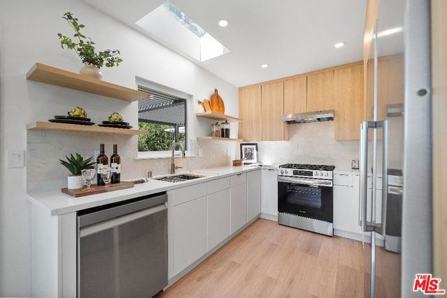 3260 Sagamore Way, Los Angeles, CA 90065