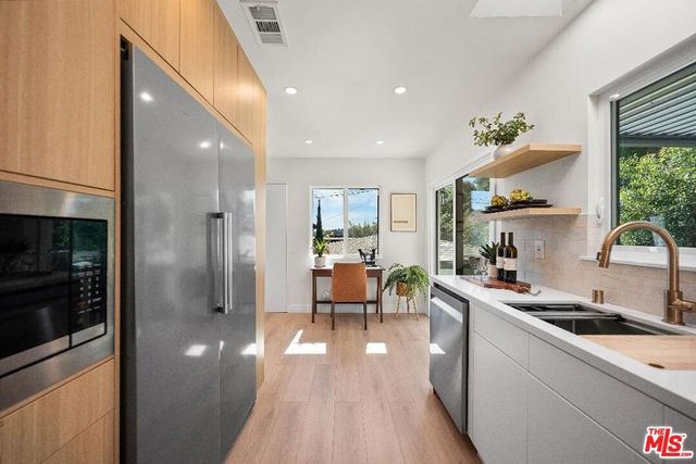 3260 Sagamore Way, Los Angeles, CA 90065