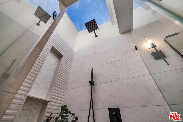 3260 Sagamore Way, Los Angeles, CA 90065