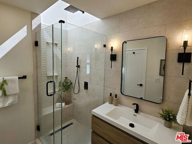 3260 Sagamore Way, Los Angeles, CA 90065