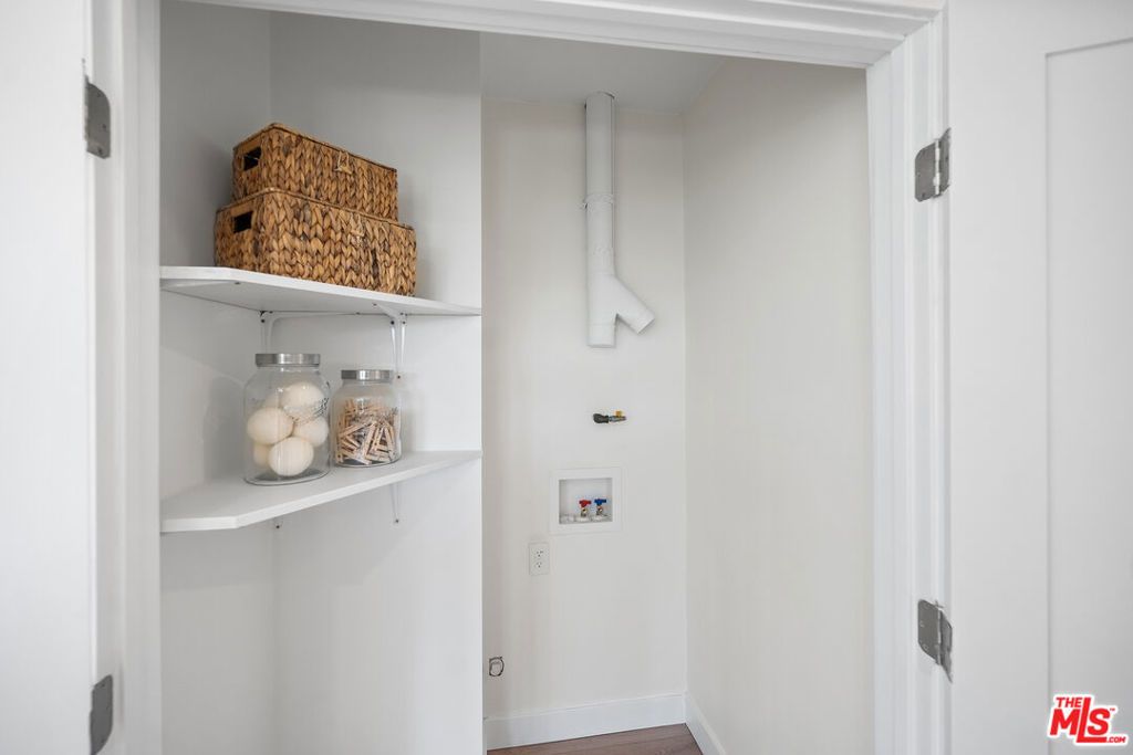 Image 18 of property listing at 3260 Sagamore Way, Los Angeles, CA 90065