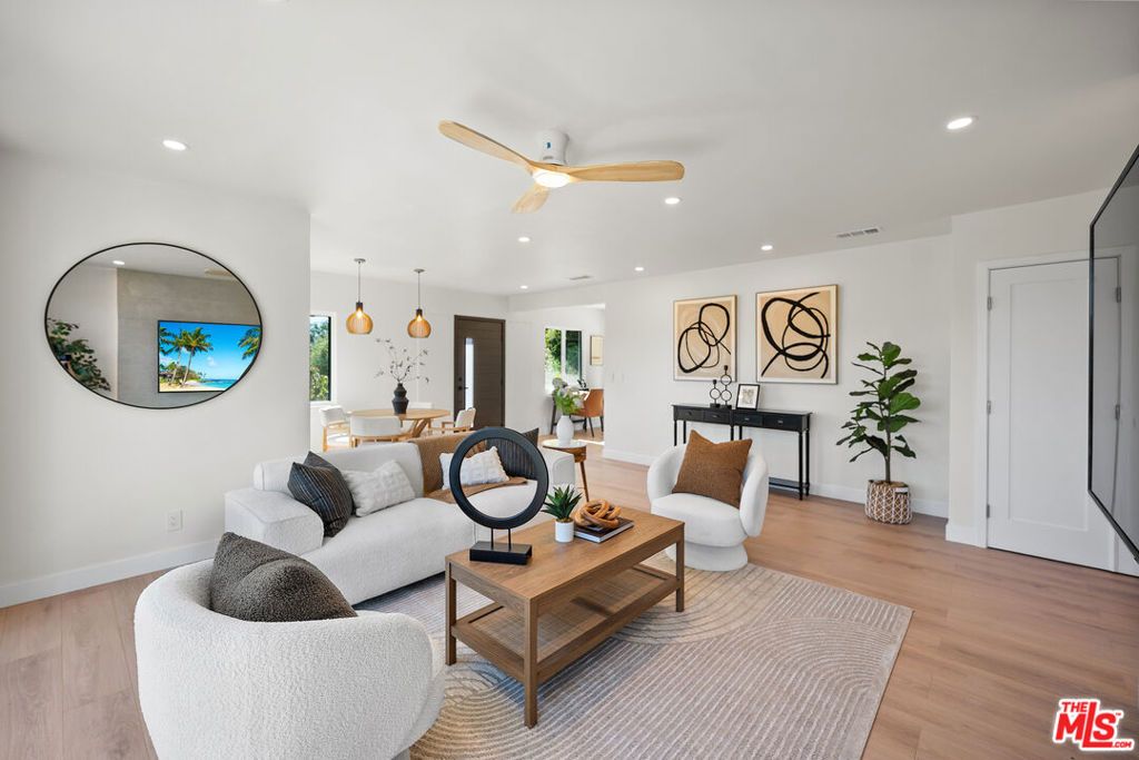 Image 2 of property listing at 3260 Sagamore Way, Los Angeles, CA 90065