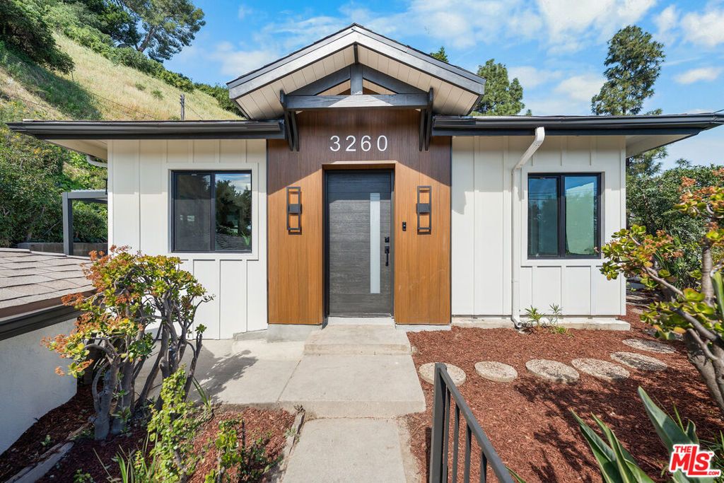 Image 25 of property listing at 3260 Sagamore Way, Los Angeles, CA 90065