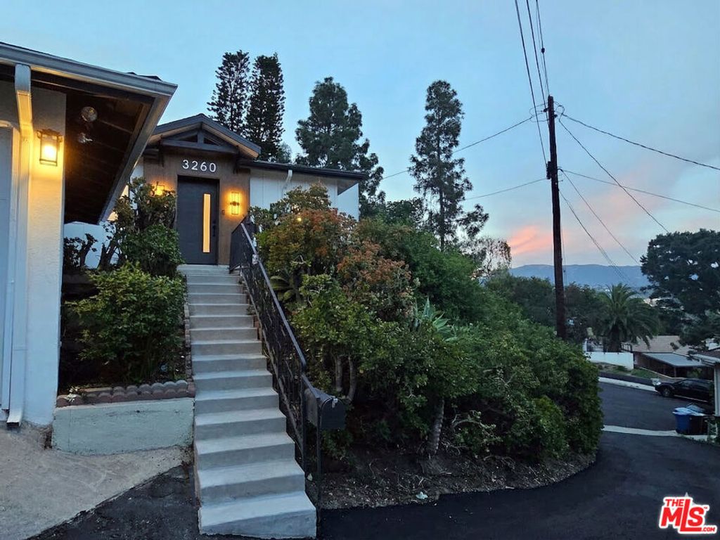 Image 30 of property listing at 3260 Sagamore Way, Los Angeles, CA 90065