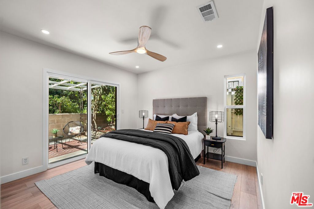 Image 5 of property listing at 3260 Sagamore Way, Los Angeles, CA 90065