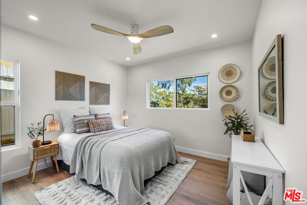 Image 8 of property listing at 3260 Sagamore Way, Los Angeles, CA 90065