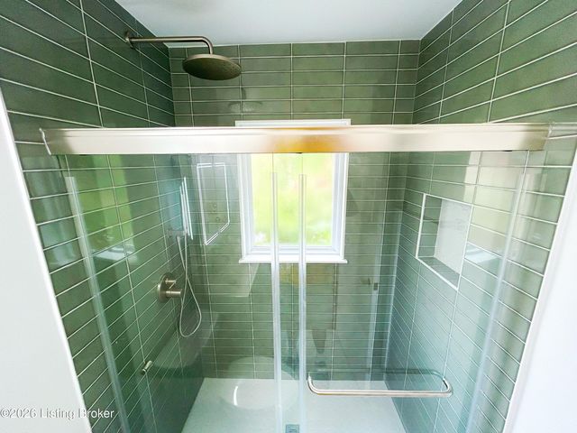 2915 Molter Ct, Louisville, KY 40217