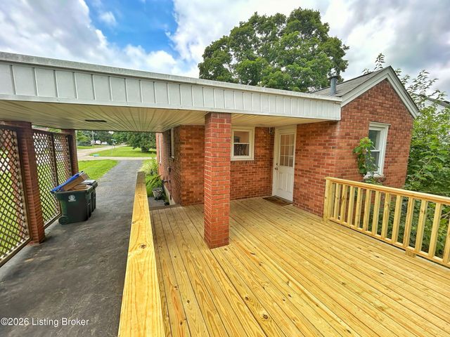 2915 Molter Ct, Louisville, KY 40217