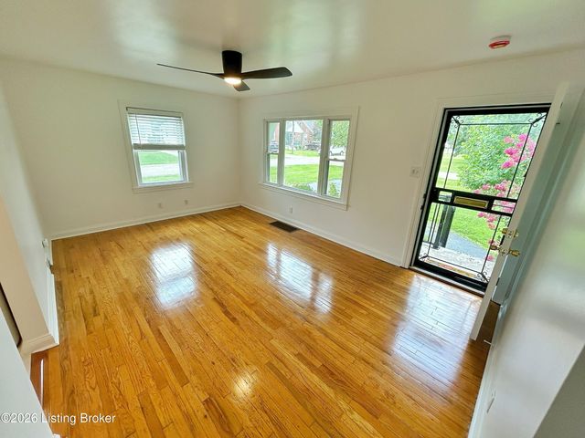 2915 Molter Ct, Louisville, KY 40217