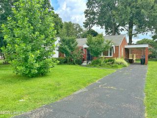 2915 Molter Ct, Louisville, KY 40217