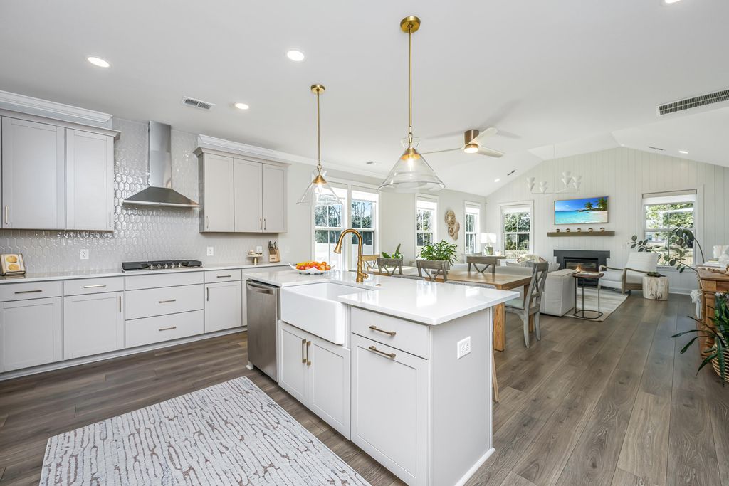 Image 12 of property listing at 2037 Bullyard Sound Way, Awendaw, SC 29429