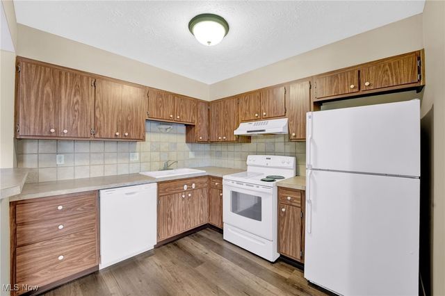 29363 Detroit Road 5, Westlake, OH 44145