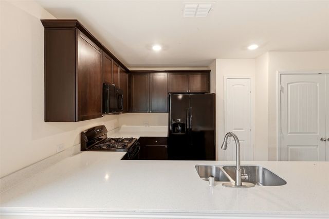 2804 Highgarden Trail, Crandall, TX 75114