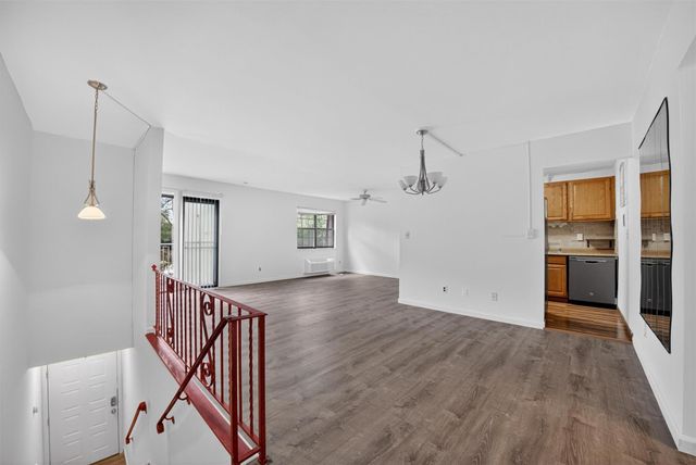 424 Carpenter Avenue 16, Newburgh, NY 12550