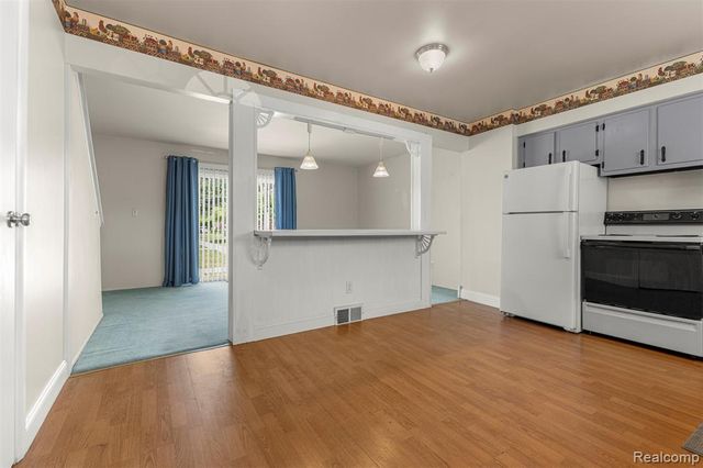 29156 Manchester Street, Westland, MI 48185