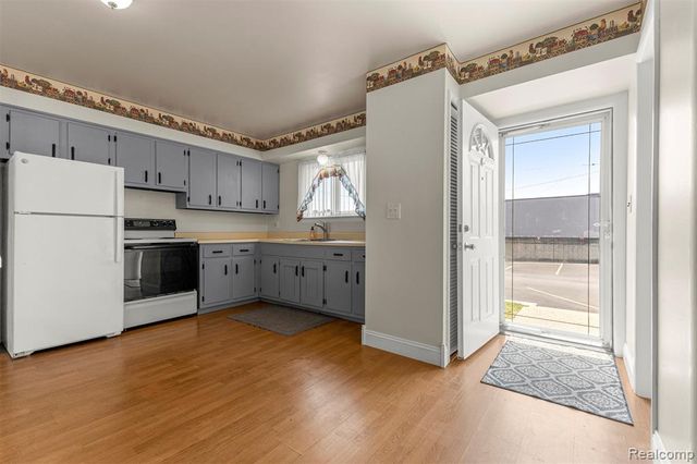29156 Manchester Street, Westland, MI 48185