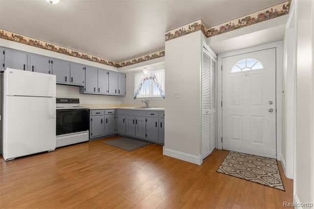 29156 Manchester Street, Westland, MI 48185