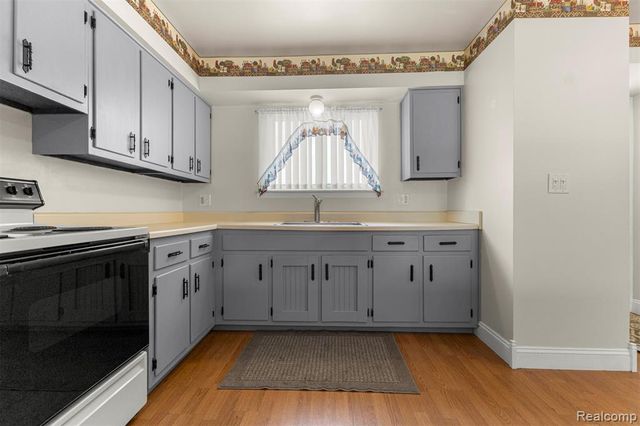29156 Manchester Street, Westland, MI 48185
