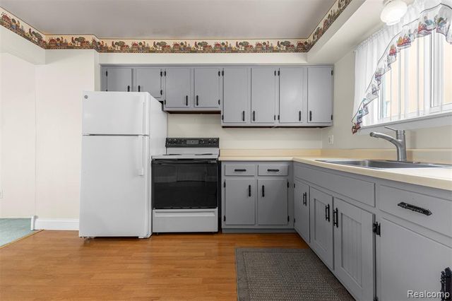 29156 Manchester Street, Westland, MI 48185