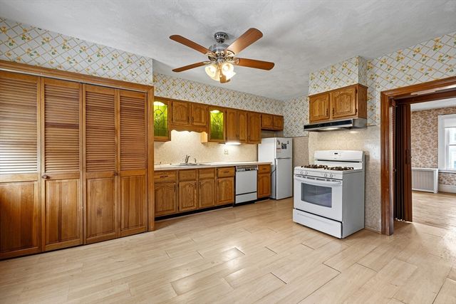 867 E. Broadway, Boston, MA 02127