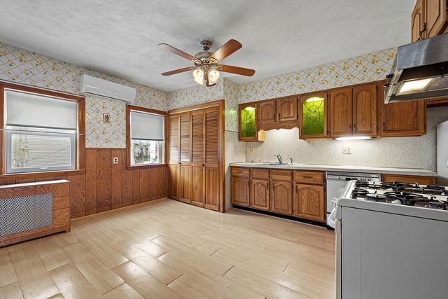 867 E. Broadway, Boston, MA 02127