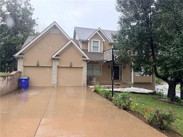 5904 Albervan Street, Shawnee, KS 66216