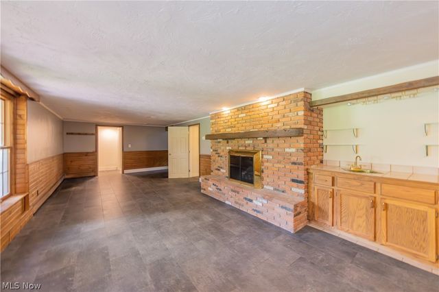 7969 Dines Road, Russell, OH 44072