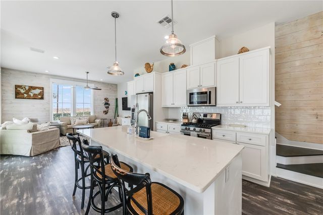 125 Fish Hook Lane, Port Aransas, TX 78373