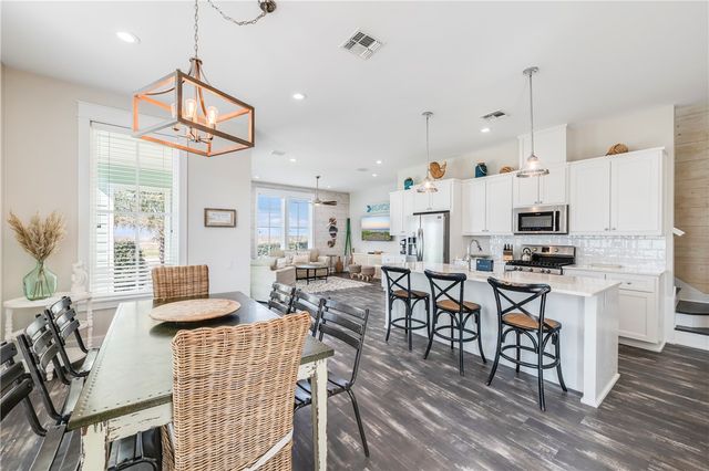 125 Fish Hook Lane, Port Aransas, TX 78373