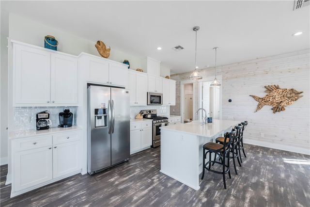 125 Fish Hook Lane, Port Aransas, TX 78373