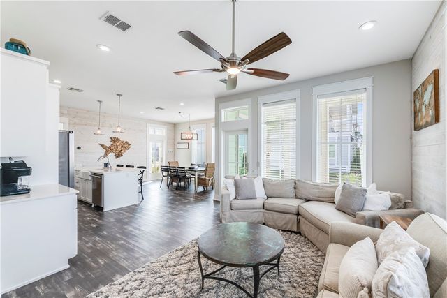 125 Fish Hook Lane, Port Aransas, TX 78373