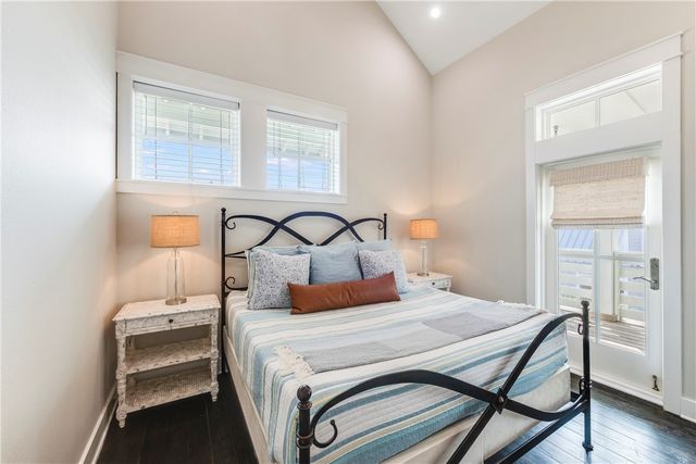 125 Fish Hook Lane, Port Aransas, TX 78373