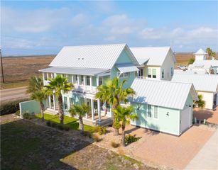 125 Fish Hook Lane, Port Aransas, TX 78373