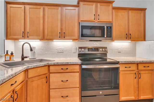 24 Hunters Woods Boulevard D, Canfield, OH 44406