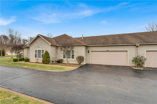 24 Hunters Woods Boulevard D, Canfield, OH 44406