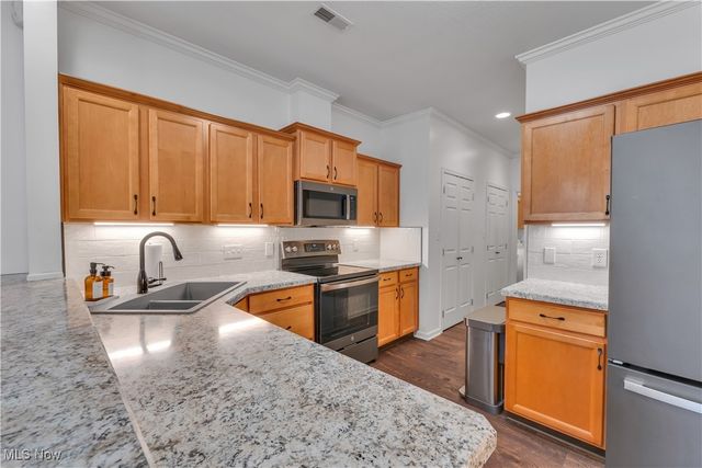 24 Hunters Woods Boulevard D, Canfield, OH 44406