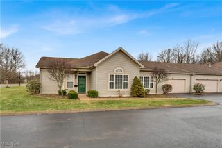 24 Hunters Woods Boulevard D, Canfield, OH 44406
