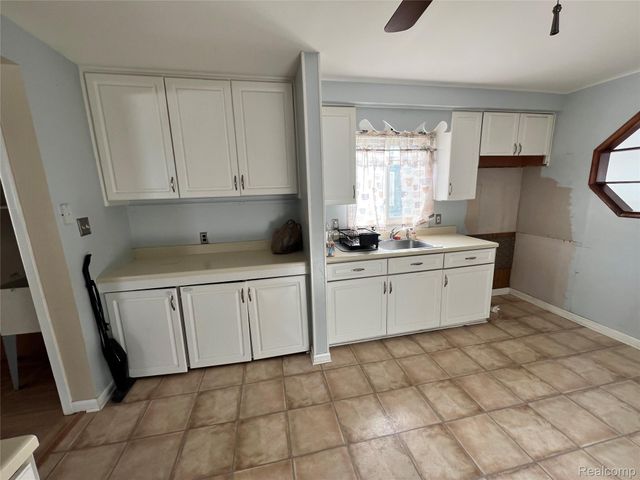 27320 Delton Street, Madison Heights, MI 48071