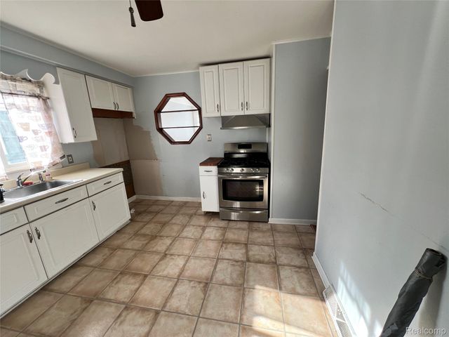 27320 Delton Street, Madison Heights, MI 48071