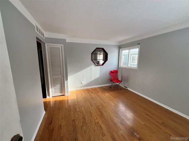 27320 Delton Street, Madison Heights, MI 48071