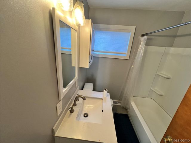 27320 Delton Street, Madison Heights, MI 48071