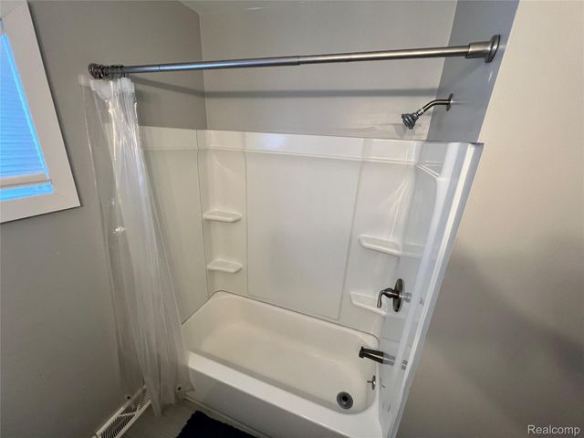 27320 Delton Street, Madison Heights, MI 48071