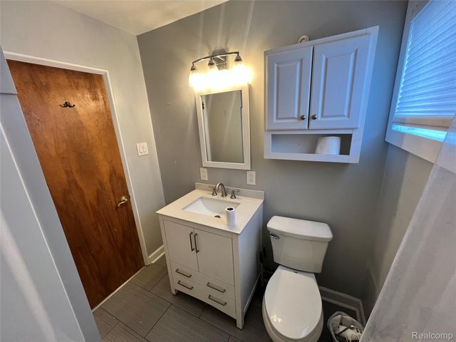 27320 Delton Street, Madison Heights, MI 48071